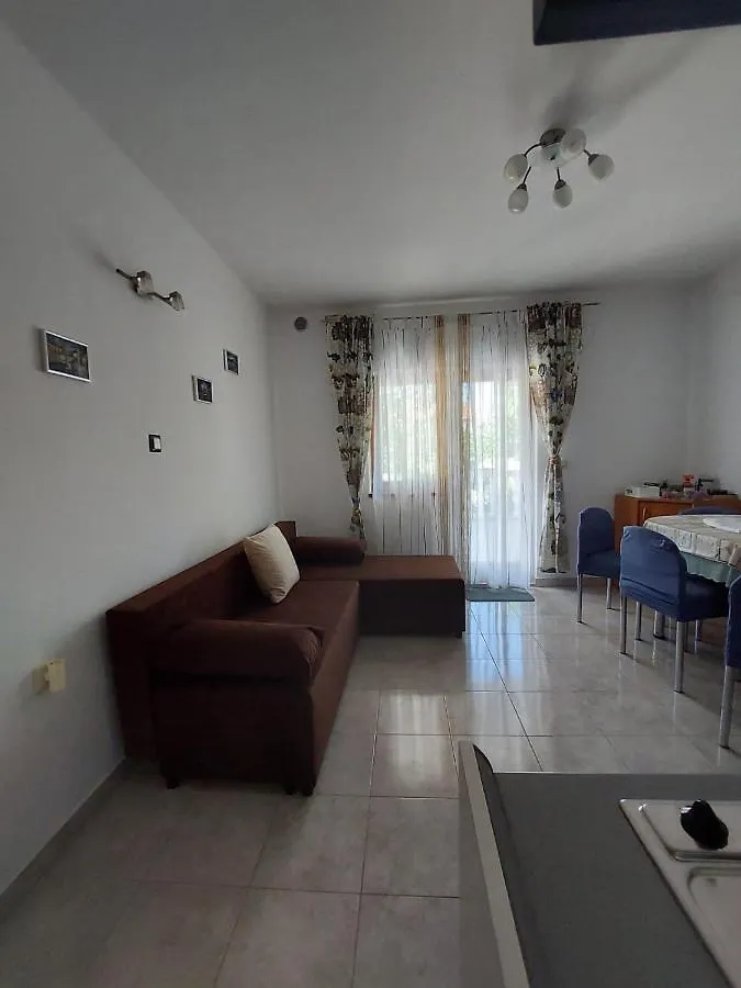 Holiday House Matko Gabonjin 0*,