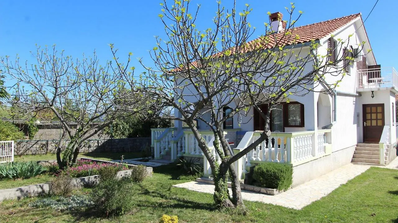 Holiday House Matko Gabonjin