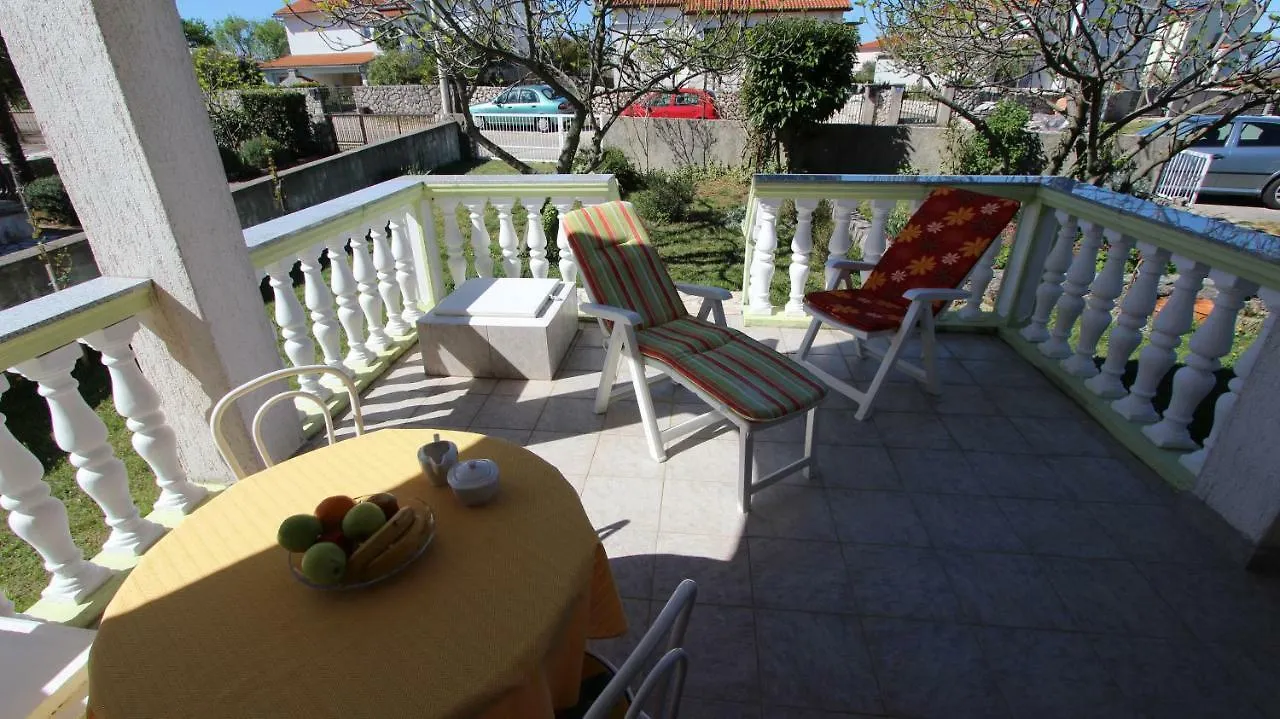 Apartment Holiday House Matko Gabonjin