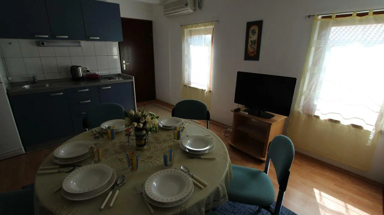 Apartment Holiday House Matko Gabonjin