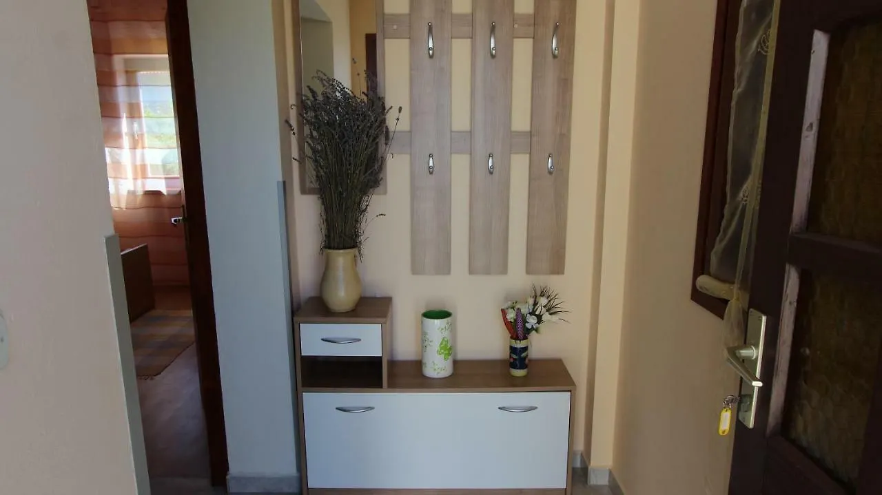Apartment Holiday House Matko Gabonjin